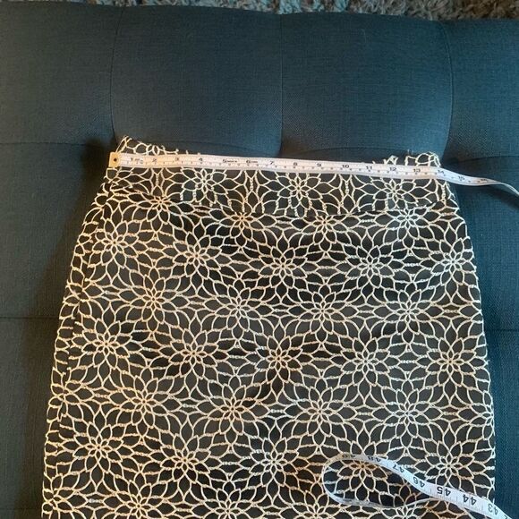 🎄Ann Taylor Petite Floral Pattern Embroidered Skirt - Picture 7 of 8